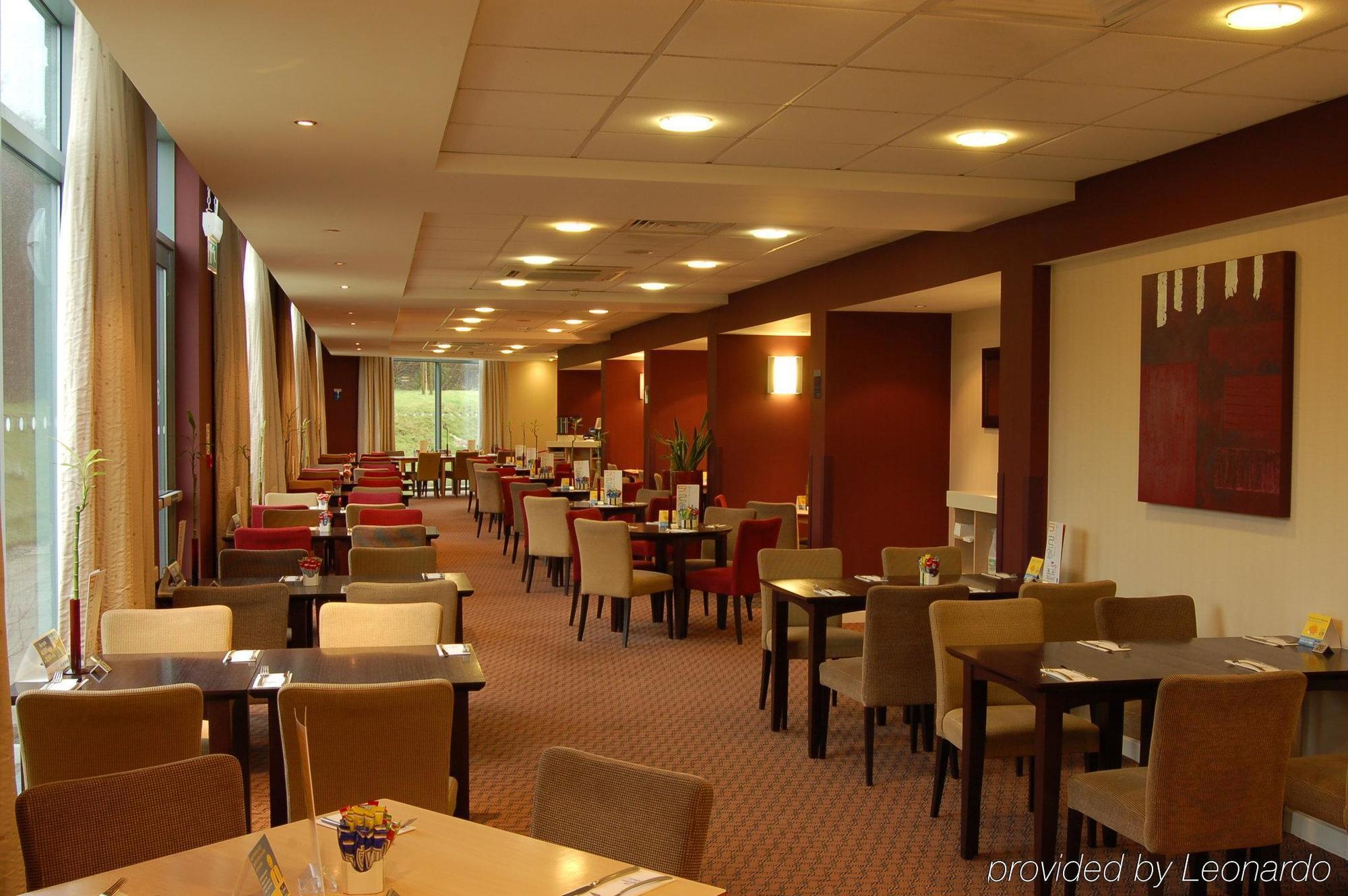 Holiday Inn Express London Stansted Airport, An Ihg Hotel Stansted Mountfitchet Restaurant billede