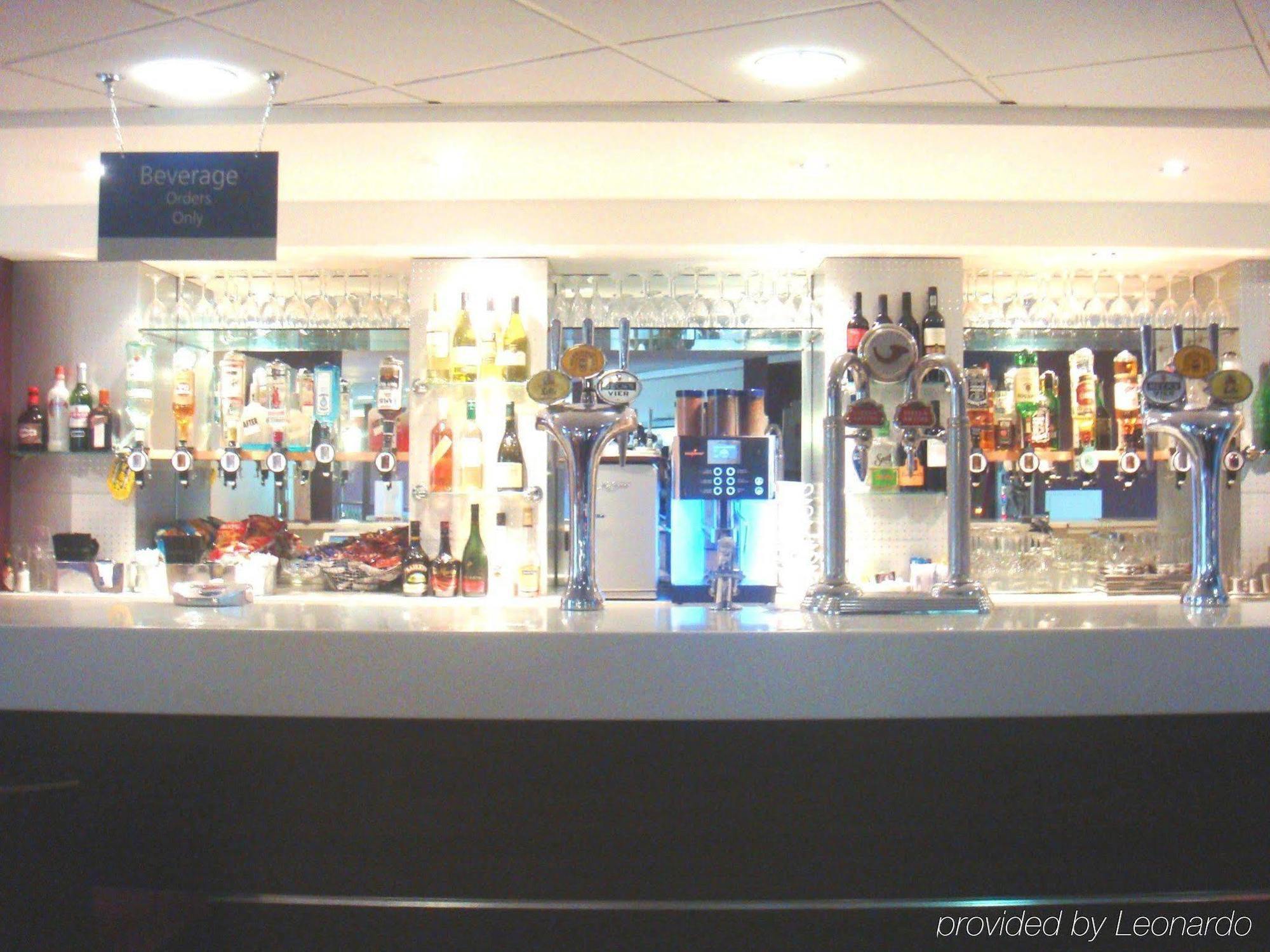 Holiday Inn Express London Stansted Airport, An Ihg Hotel Stansted Mountfitchet Eksteriør billede